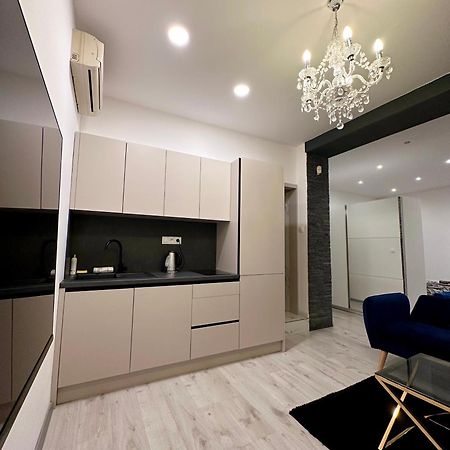 Luxury Apartment In Братислава Экстерьер фото