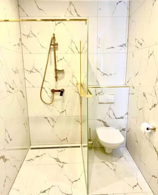 Luxury Apartment In Братислава Экстерьер фото