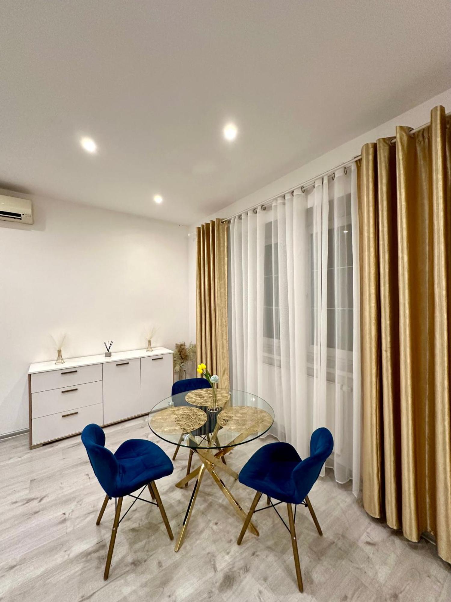 Luxury Apartment In Братислава Экстерьер фото